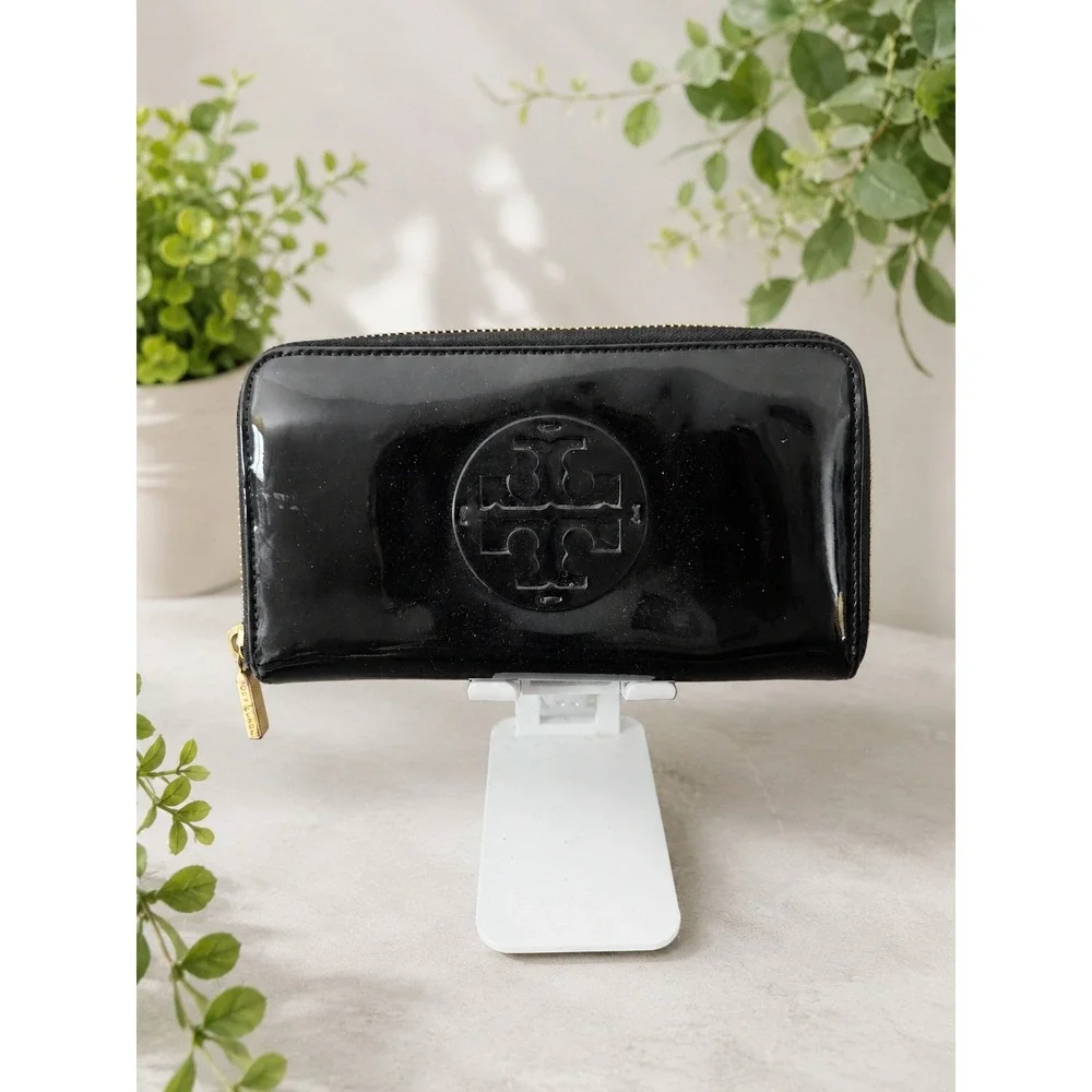 W286 Tory Burch Patent Leather ling zip wallet